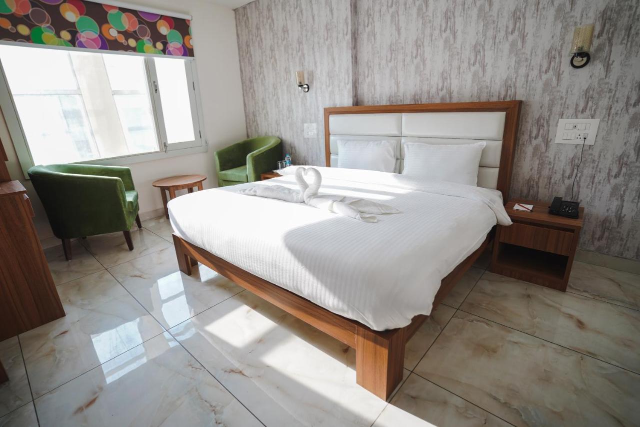 Hotel Northwind, Kharar, Mohali ภายนอก รูปภาพ